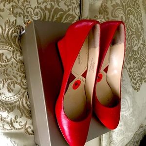 Red wedge shoe